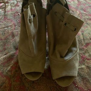 Nine West women’s grey suede platform heels